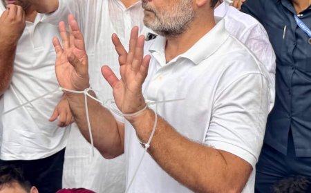 पीएम आवास के बाहर प्रदर्शन कर रहे राहुल, प्रियंका और अखिलेश यादव हिरासत में