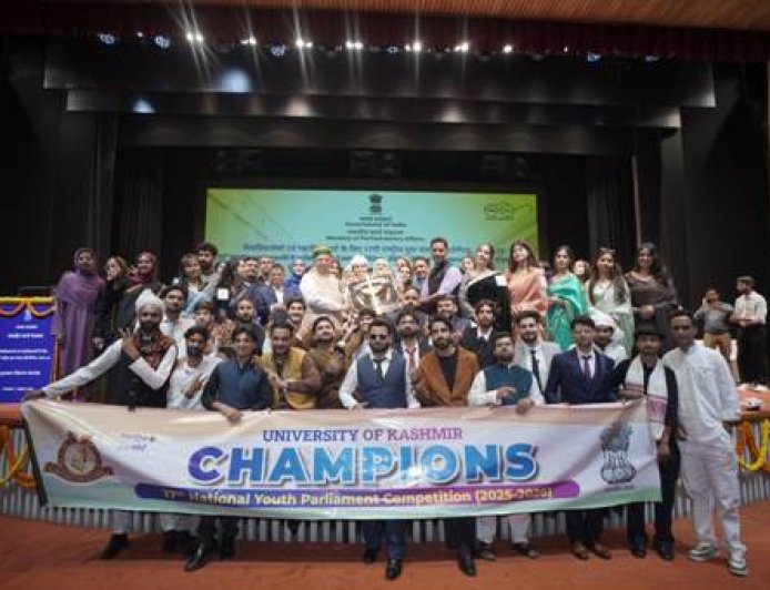17वीं राष्ट्रीय युवा संसद प्रतियोगिता 2024-25 के विजेताओं को सम्मान