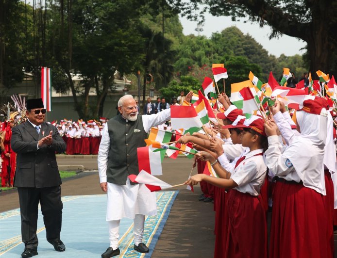 प्रधानमंत्री मोदी जकार्ता और इन्डोनेशिया  के दौरे पर रवाना
