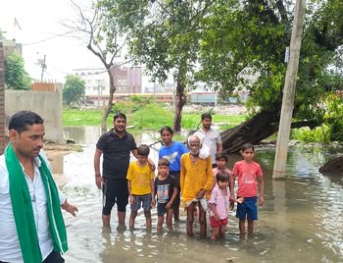 अपनी सरकार के रिपोर्ट कार्ड में राजधानी लखनऊ फेल