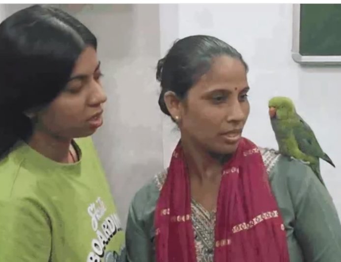 छह दिन बाद वकील साहब  के 'माऊ' तोते की घर वापसी
