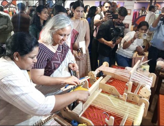 वीव्स ऑफ़ इंडिया' महोत्सव : भारत की बेहतरीन हथकरघा विरासत की झलक