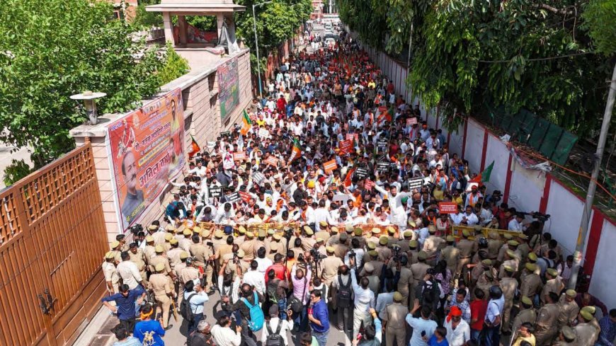 राहुल गांधी के प्रदर्शन के विरोध में यूपी भाजपा शक्ति प्रदर्शन