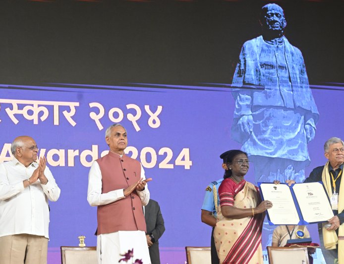सच्चा स्टार रोशनी फैलाता है, अंधेरा नहीं