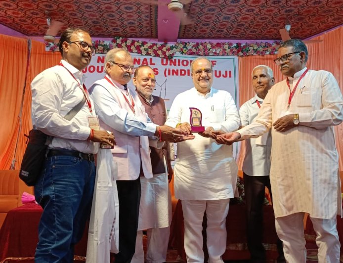 समाज का राजनीति पर पीएम, पत्रकारिता पर अधिक विश्वास: चौधरी भूपेंद्र सिंह