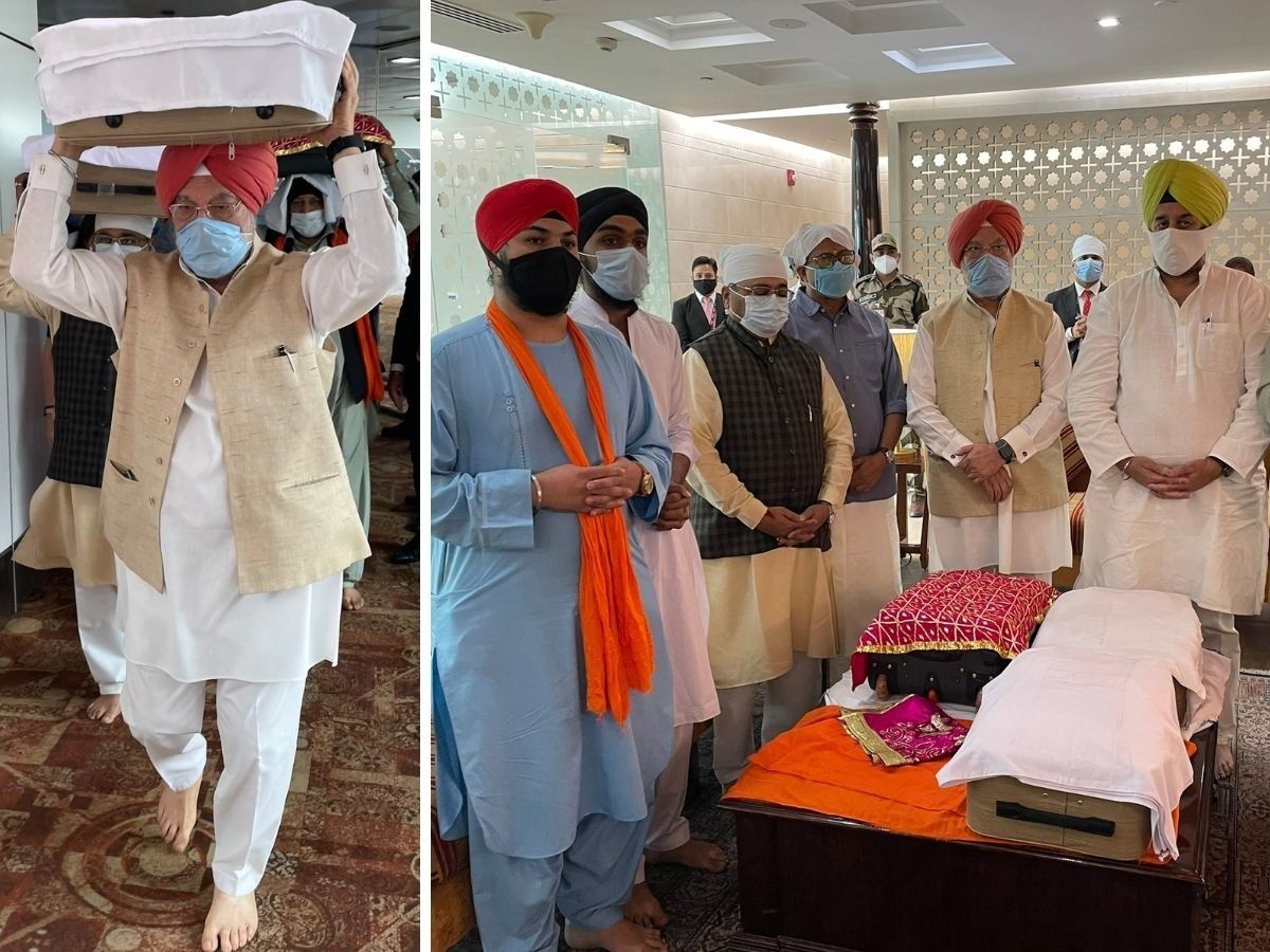 तालिबान के कब्जे से भारत लाई गई पवित्र गुरु ग्रंथ साहिब, केंद्रीय मंत्री सिर पर रखकर लाए