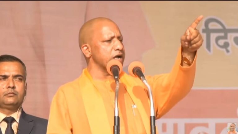 पहले नौकरी निकलती थी तो चाचा-भतीजे वसूली पर निकल पड़ते थे : योगी आदित्यनाथ