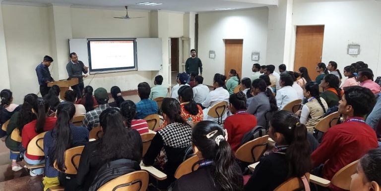 स्टूडेंट्स को एड्स से जागरूक किया