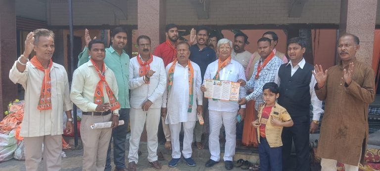 भाजपा के वार्ड चलो अभियान में घर- घर पहुंचाया योगी सरकार का संदेश
