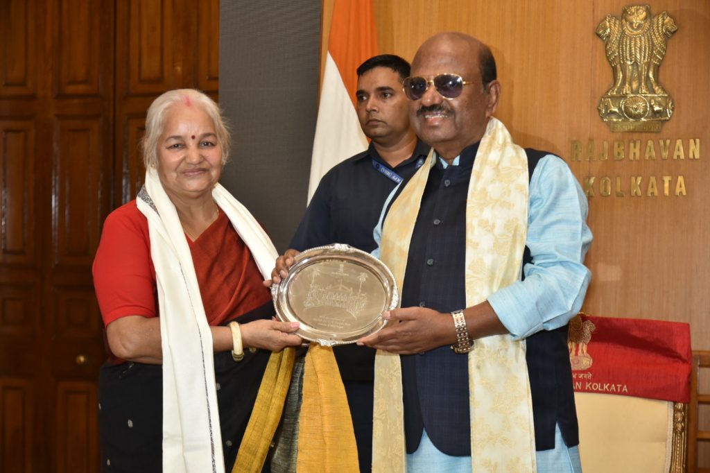 डॉक्यूमेंट्री ‘आओ बात करे’ का कोलकाता राजभवन में प्रदर्शन     